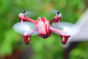 H107CHD Rouge avec caméra 2MP HD Mode 1 Hubsan